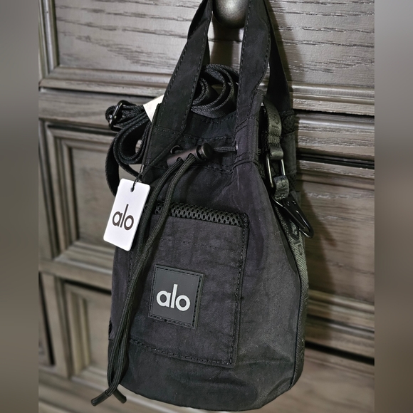 ALO Yoga Crossbody - Picture 15 of 15